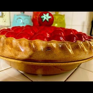 Ceramic pie plate made in Portugal. Very hard to find excellent condition